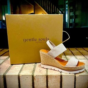 Gentle Souls by Kenneth Cole Women's Elyssa Two Band Sandal in mushroom